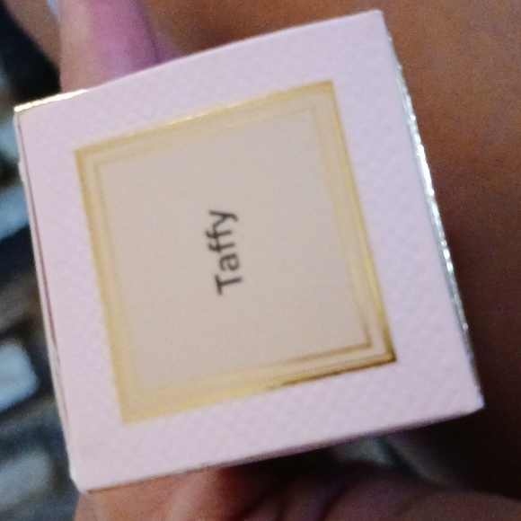 Concealer - Picture 2 of 4